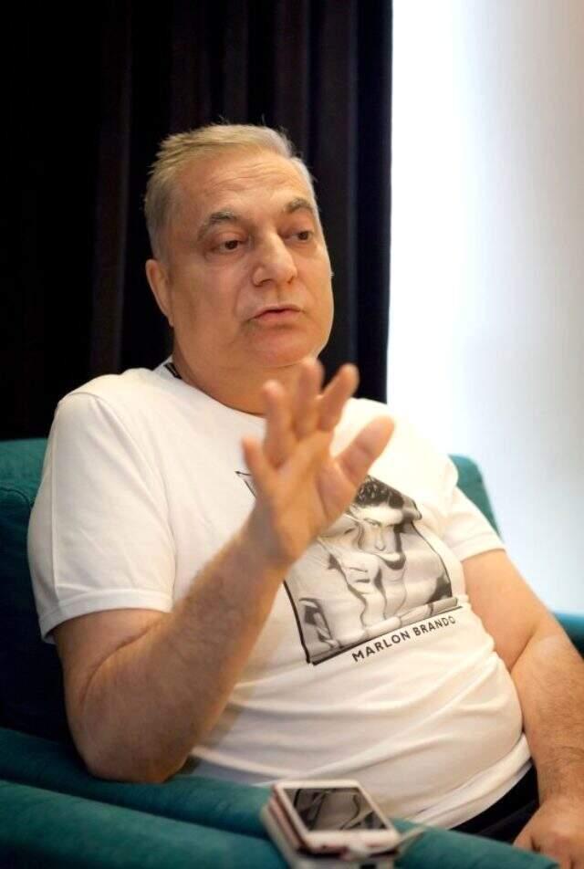 İki beyin damarı birden tıkandığı için tedavi altına alınan <a class='keyword-sd' href='/mehmet-ali-erbil/' title='Mehmet Ali Erbil'>Mehmet Ali Erbil</a> hastaneden taburcu oldu