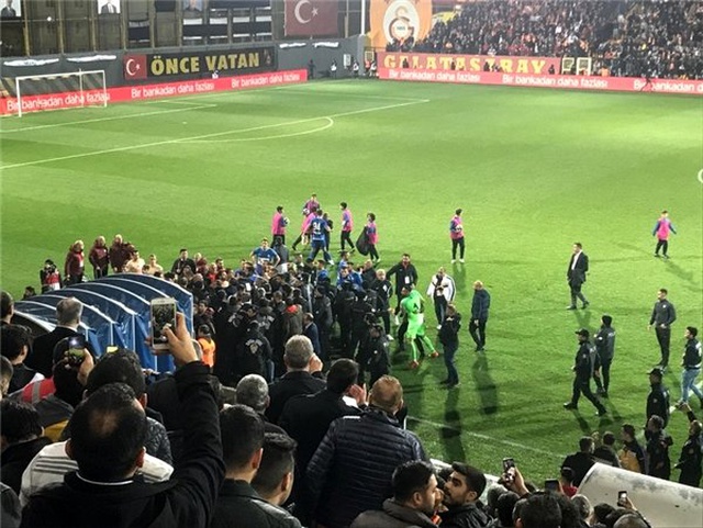 Son dakika! Tuzlaspor-Galatasaray maçı sonrası olay çıktı!