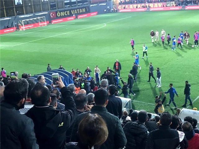 Son dakika! Tuzlaspor-Galatasaray maçı sonrası olay çıktı!