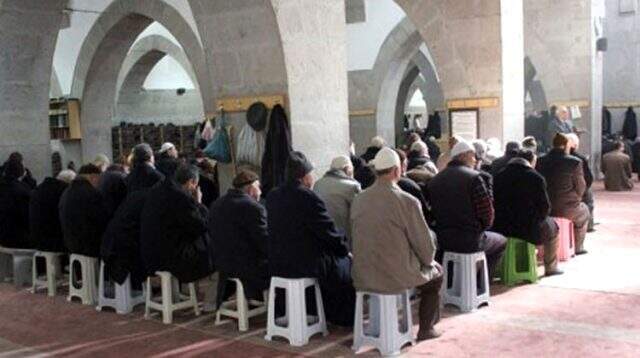 Diyanet İşleri Başkanı Erbaş, camilerden taburelerin neden kaldırıldığını açıkladı