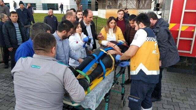 Lise öğrencilerini taşıyan servis takla attı! 1 ölü, çok sayıda yaralı var