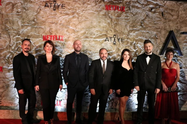 Netflix'in ikinci Türk dizisi Atiye'nin galası yapıldı