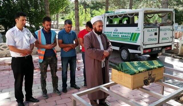 Ölümüne neden olduğu bebeğini çöpe atmıştı, o kadın ilk kez hakim karşısına çıktı Bebeğini öldürdükten sonra çöpe atan kadın konuştu: Halının altına değil üstüne koydum