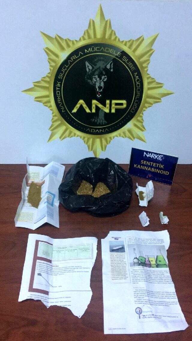 Bereyle yüzünü tamamen kapatan şüpheli, yürümekte zorlandı Bereyle yüzünü tamamen kapatan şüpheli, yürümekte zorlandı