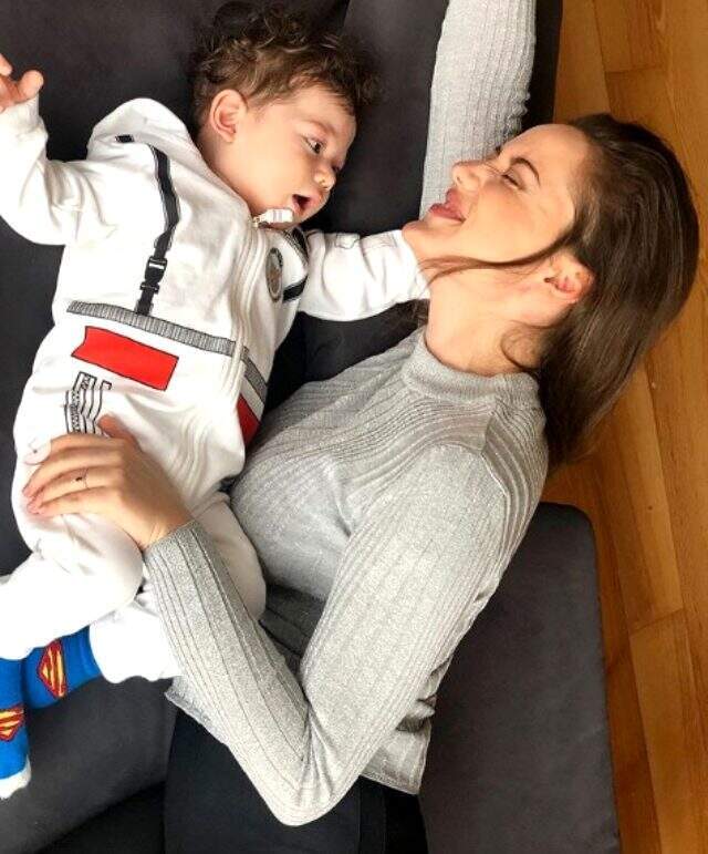 Burak Özçivit ile Fahriye Evcen'in bebeklerini Karan'a 1 milyon TL'lik reklam teklifi geldi Burak Özçivit ile Fahriye Evcen'in bebekleri Karan'a 1 milyon TL'lik reklam teklifi geldi