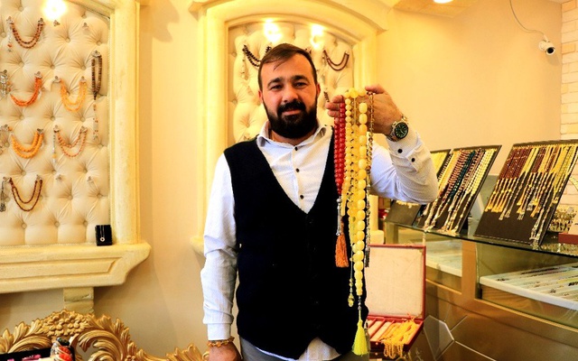Hobisiydi işi oldu, şimdi birçok ülkeye tespih satıyor