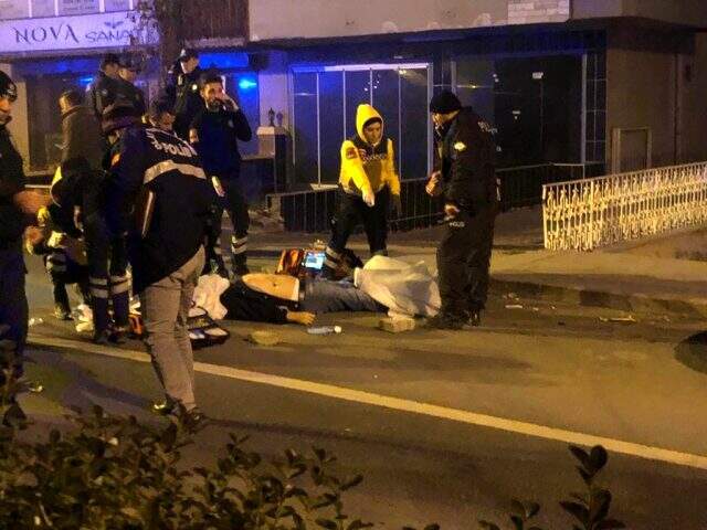Krize giren polis, eşinden kıskandığı kişiye sokak ortasında kurşun yağdırdı Krize giren polis, eşinden kıskandığı kişiye sokak ortasında kurşun yağdırdı
