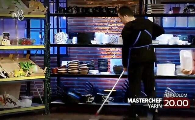 Acun Ilıcalı, konuk olduğu MasterChef stüdyosunda temizlik yapınca Instagram'dan yorum yağdı