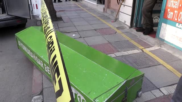 Yedek anahtarla kapıyı açan ev sahibi korkunç manzarayla karşılaştı! Çuvalın içine konmuş ve çürümüş ceset bulundu