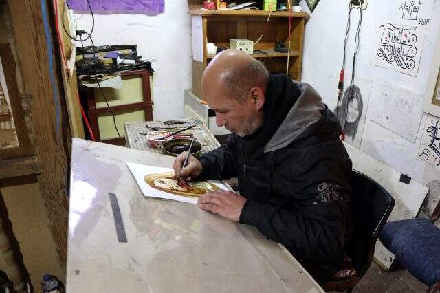 Karabükte bir ressam, tablolarını kahve ile yapmaya başladı
