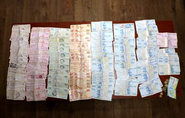 Dilencinin üzerinden çıkan para miktarı şoke etti Dilencinin üzerinden çıkan para miktarı şoke etti
