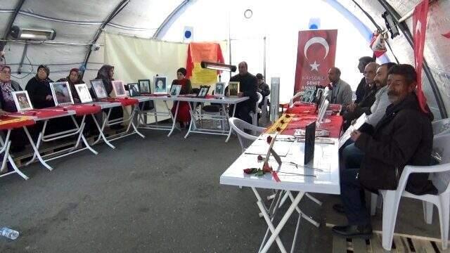 Kaçırılan evladı için 109 gündür oturma eylemi yapan annenin ağıtları yürek dağladı: Çık gel kurban olayım