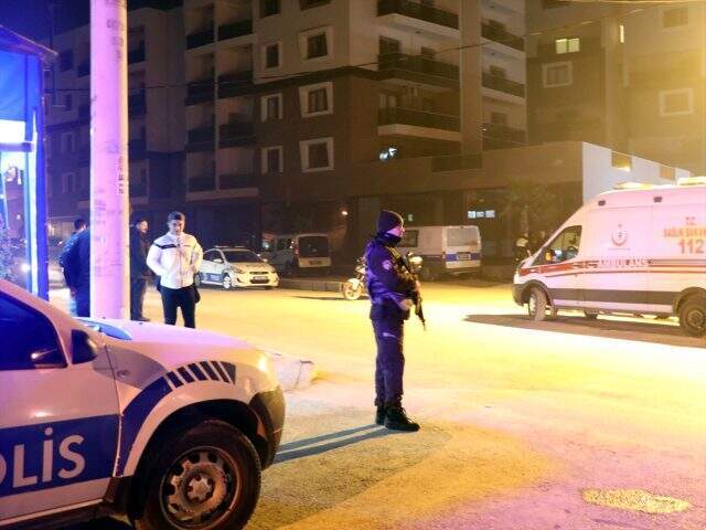 İzmir'de polis memuru ve kız arkadaşı evde ölü bulundu