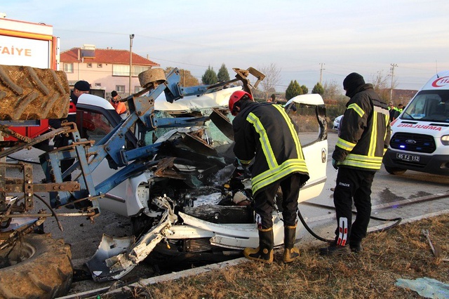 Kazaya karışan otomobilin ibresi 150'de takılı kaldı