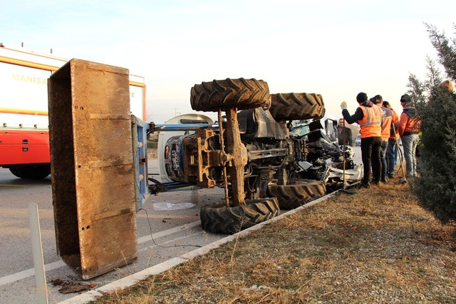 Kazaya karışan otomobilin ibresi 150'de takılı kaldı