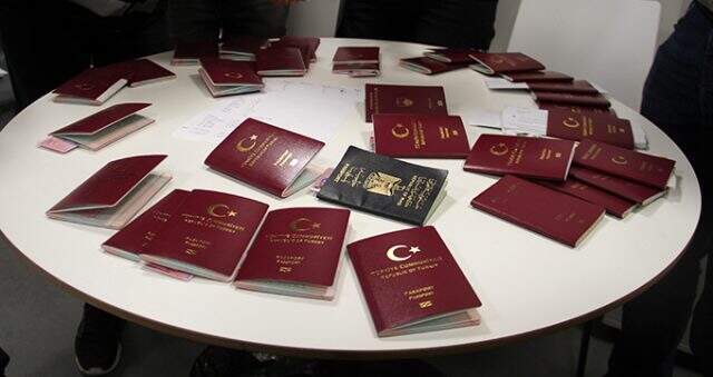 Sahte belgelerle yurt dışına çıkmak isteyen 34 kişi yakalandı Sahte belgelerle yurt dışına çıkmak isteyen 34 kişi yakalandı