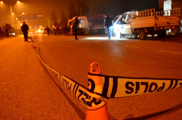 Baba tartıştığı oğullarına ateş açtı: 1 ölü, 2 yaralı
