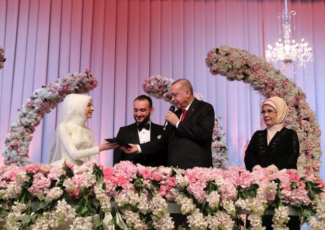 Cumhurbaşkanı Erdoğan, Bakan Turhan'ın oğlunun nikahında şahitlik yaptı