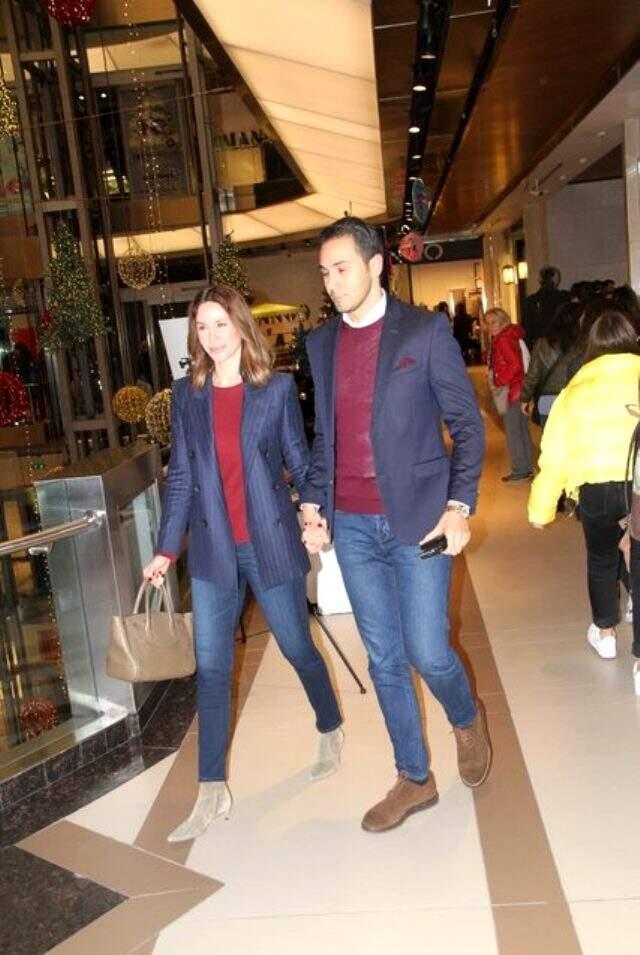 Demet Şener ve Cenk Küpeli, alışveriş merkezinde öpüşürken görüntülendi