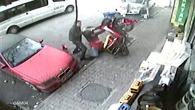 Gaz kolu takılı kalan motosiklet ortalığı karıştırdı Gaz kolu takılı kalan motosiklet ortalığı karıştırdı