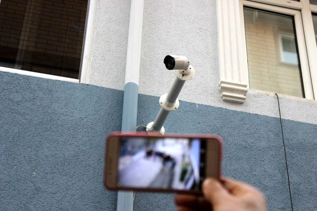 Mahalle sakinleri, 54 sokağa güvenlik kamerası yerleştirerek hırsızlık olaylarını engelledi