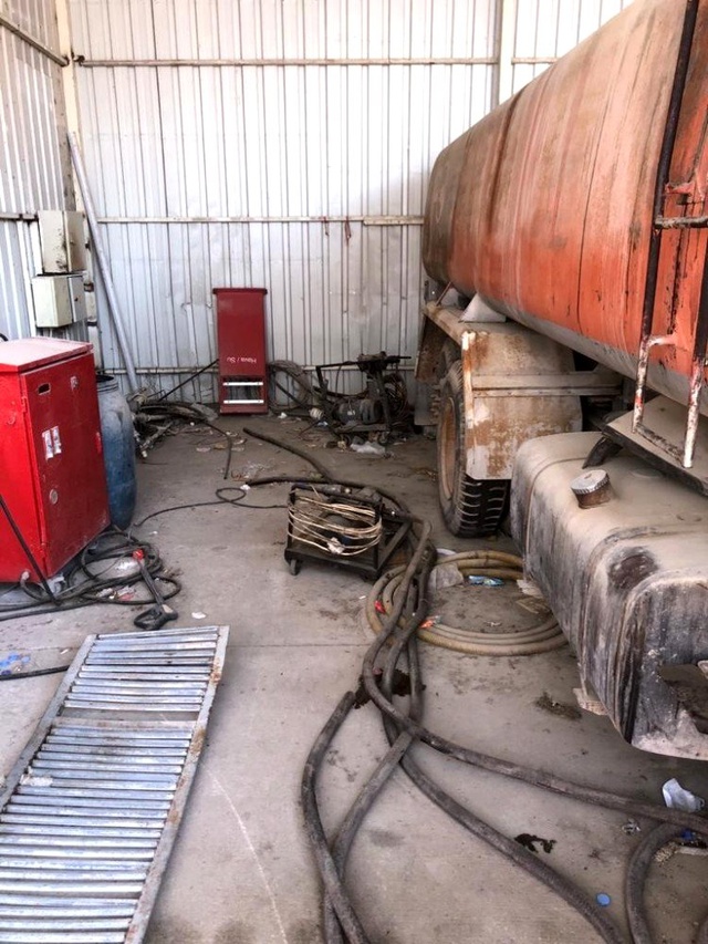 Baskın yapılan istasyonda 23 bin 500 bin litre kaçak akaryakıt ele geçirildi