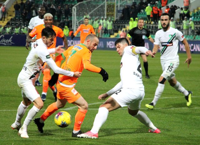 Alanyaspor, Denizlispor'a gol yağdırdı!