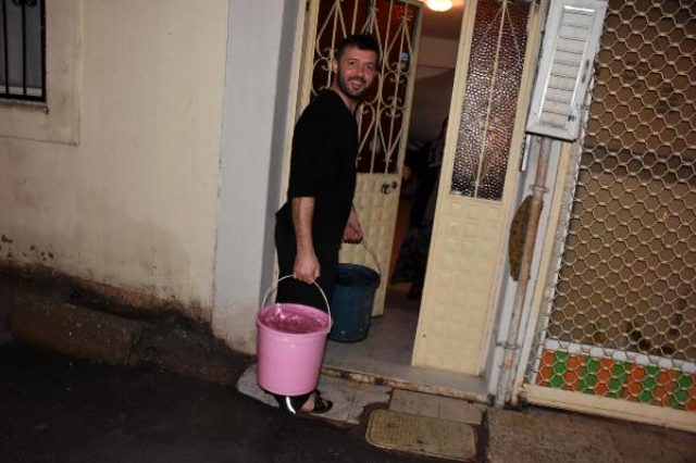 İzmir'de 60 saatlik su kesintisi vatandaşlar için çileye döndü