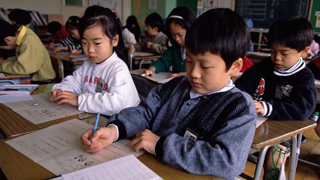 Neden giderek artan sayıda Japon çocuk okulu bırakıyor?