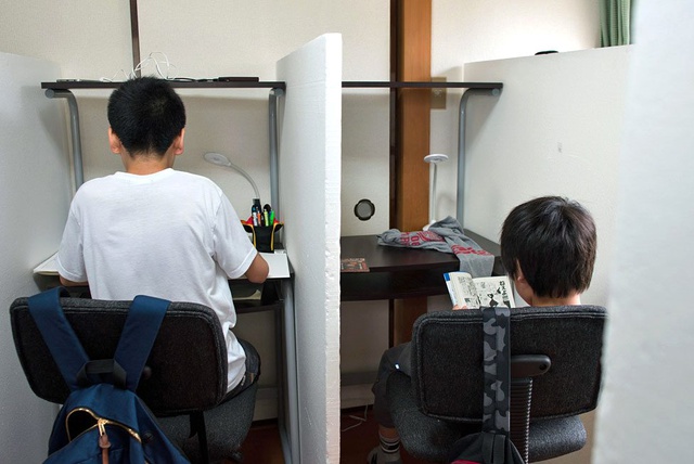 Neden giderek artan sayıda Japon çocuk okulu bırakıyor?