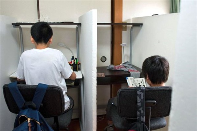 Neden Giderek Artan Sayıda Japon Çocuk Okulu Bırakıyor?