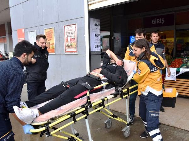 Öğretmen, trafikte tartıştığı sürücü tarafından bıçakladı