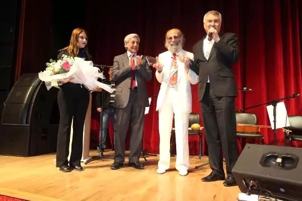 Sanatçı Ercan Kont, 77 yaşında yaşama veda etti