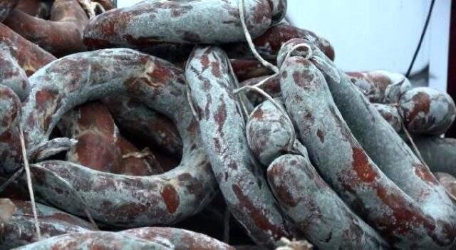 İstanbul'da küflenmiş sucuklarla yakalanan kişiye 23 bin lira ceza kesildi