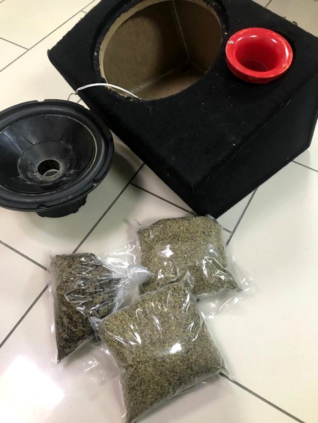 <a class='keyword-sd' href='/narkotik/' title='Narkotik'>Narkotik</a> köpeği, hoparlörün içinde 2 kilogram uyuşturucu buldu