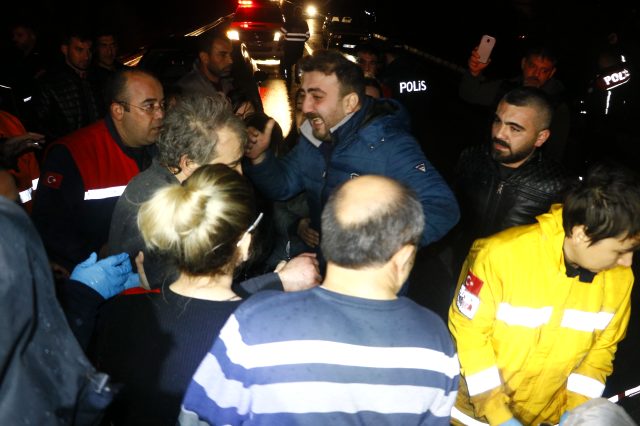 Son dakika: Adana'da bir aracın sel sularına kapılmasının ardından kaybolan 2 kişi bulundu