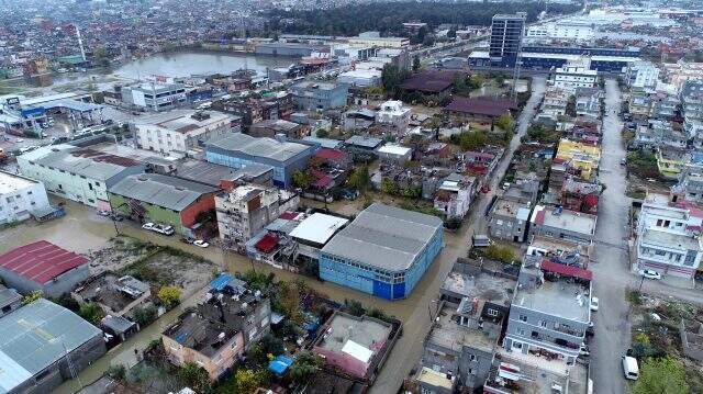 Adana'da 2 gündür devam eden sağanak yağış sonrası kent sular altında kaldı Adana'da 2 gündür devam eden sağanak yağış sonrası kent sular altında kaldı