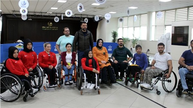 Alişan Facebook hesabıyla ilgili hayranlarını uyardı