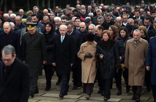 CHP, 46. ölüm yıl dönümünde <a class='keyword-sd' href='/ismet-inonu/' title='İsmet İnönü'>İsmet İnönü</a>'nün mezarını ziyaret etti