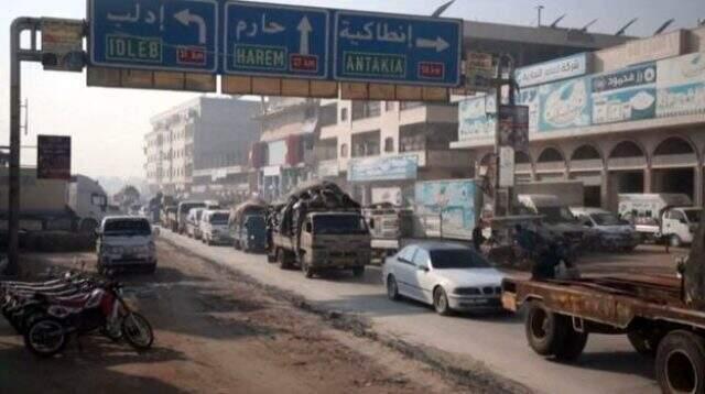İdlib'de on binlerce kişi Türkiye sınırına doğru hareket halinde! Uluslararası ajanslar görüntüledi