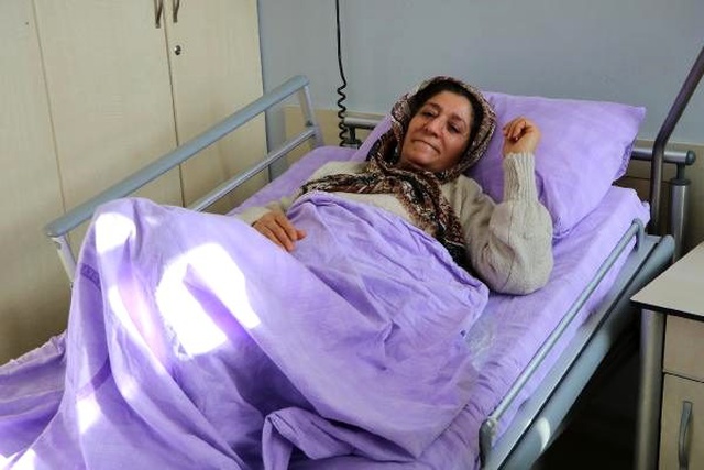 Karın ağrısıyla hastaneye gitti, yarım kiloluk tümör alındı