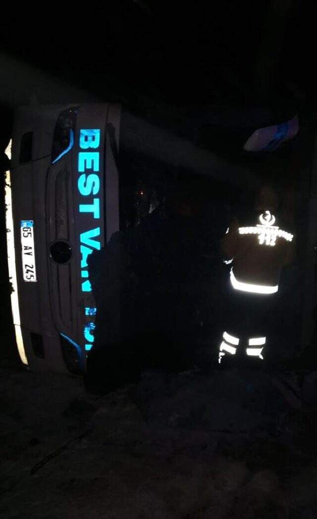 Kayseri'de yolcu otobüsü devrildi 23 kişi yaralandı Kayseri'de yolcu otobüsü devrildi 23 kişi yaralandı