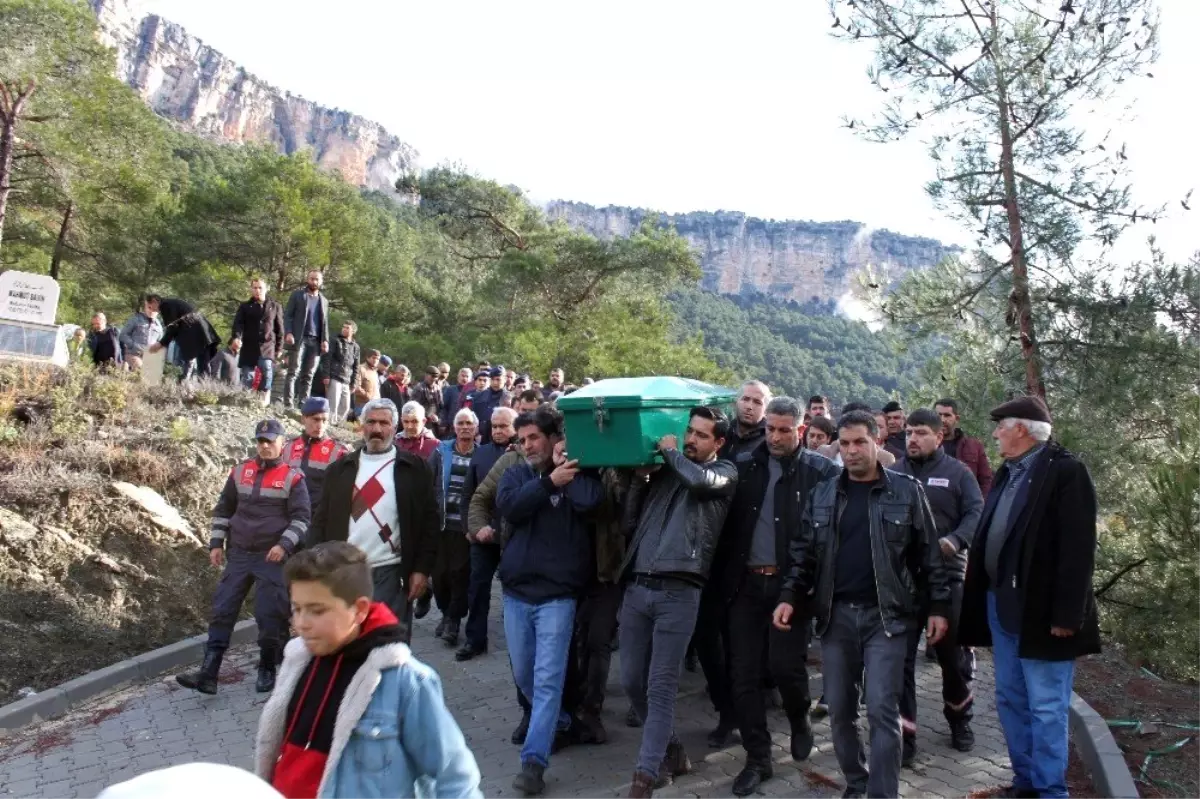 Kazada hayatını kaybeden uzman çavuş son yolculuğuna uğurlandı Son Dakika