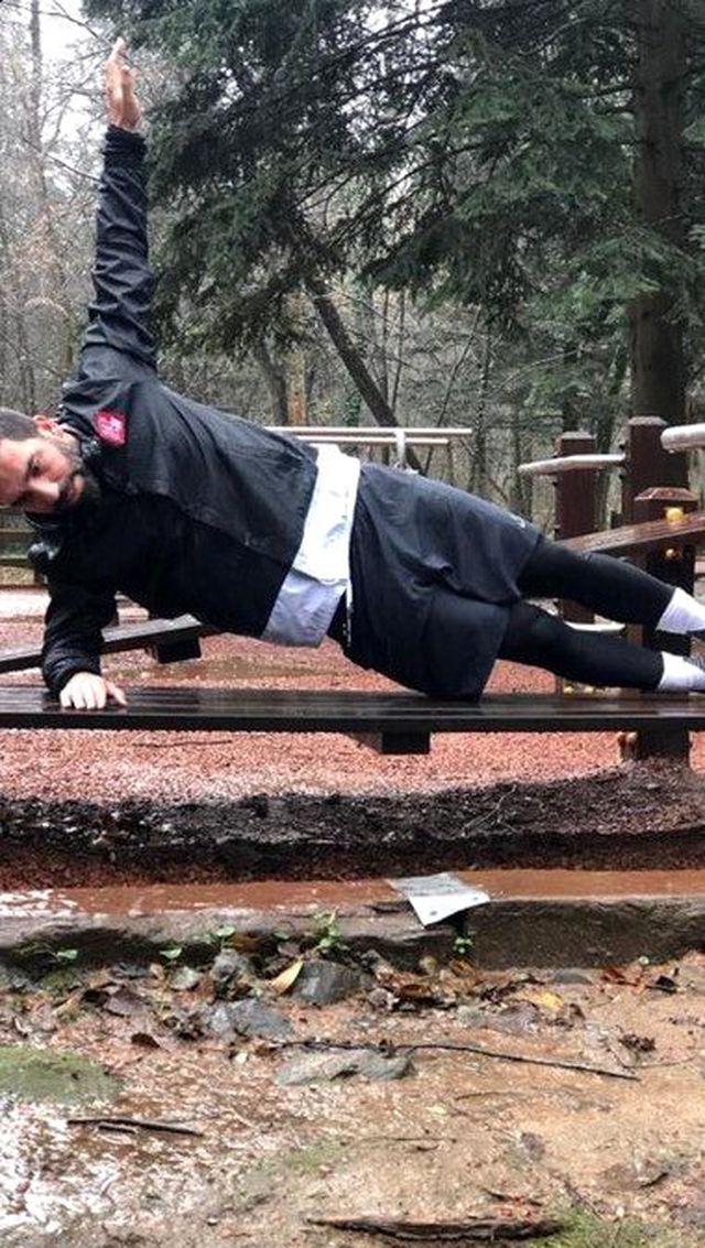 Arda Turan, tek başına yaptığı antrenmanın fotoğraflarını paylaştı