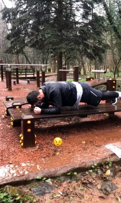 Arda Turan, tek başına yaptığı antrenmanın fotoğraflarını paylaştı