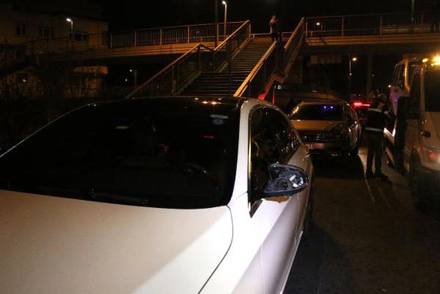 Polisi görünce yanındaki çocuğu kaza yerinde bırakıp kaçtı