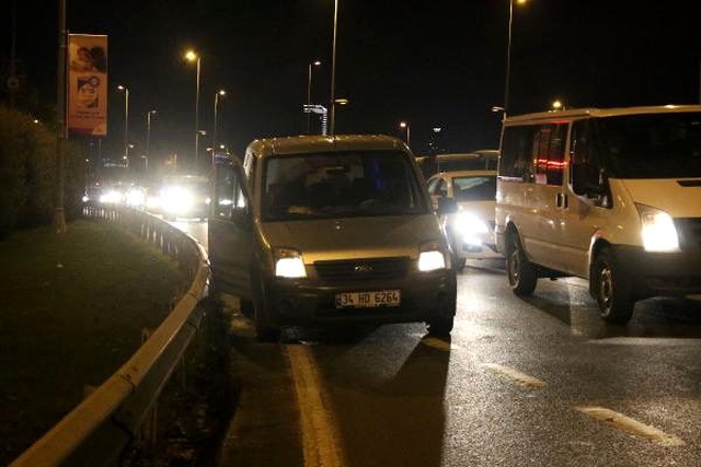 Polisi görünce yanındaki çocuğu kaza yerinde bırakıp kaçtı
