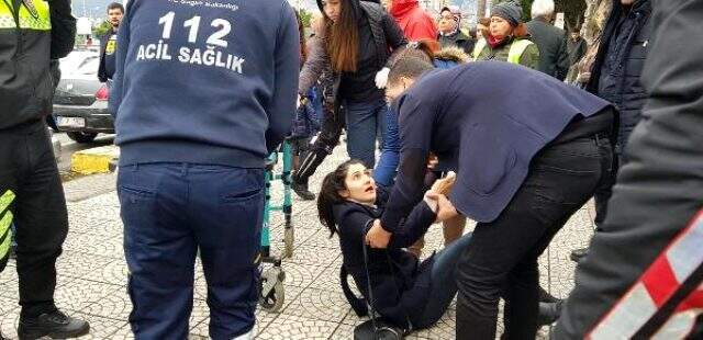 Yabancı uyruklu şahıs, genç kadını çelme takarak yere düşürdü Yabancı uyruklu şahıs, genç kadını çelme takarak yere düşürdü