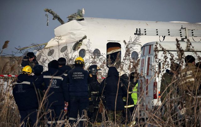 Kazakistan'daki korkunç uçak kazasından sevindirici detay geldi! O anlar kamerada