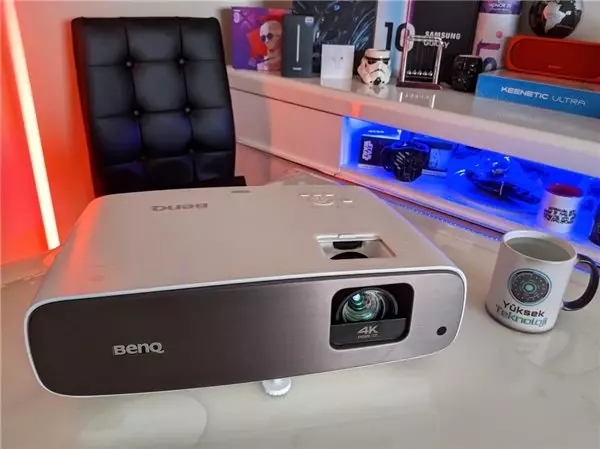 Televizyon Alışkanlığını Rafa Kaldıran Projektör BenQ W2700 4K HDR Görüntü Kalitesiyle Öne Çıkıyor